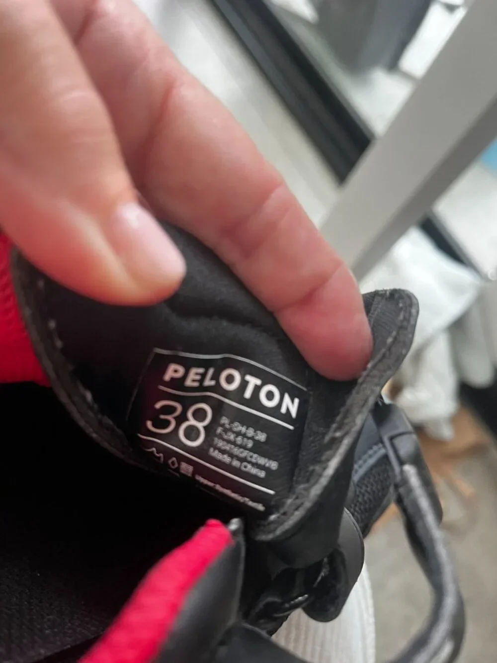 Peloton Original Cycling Shoes Black Red Size 38 - Like New!